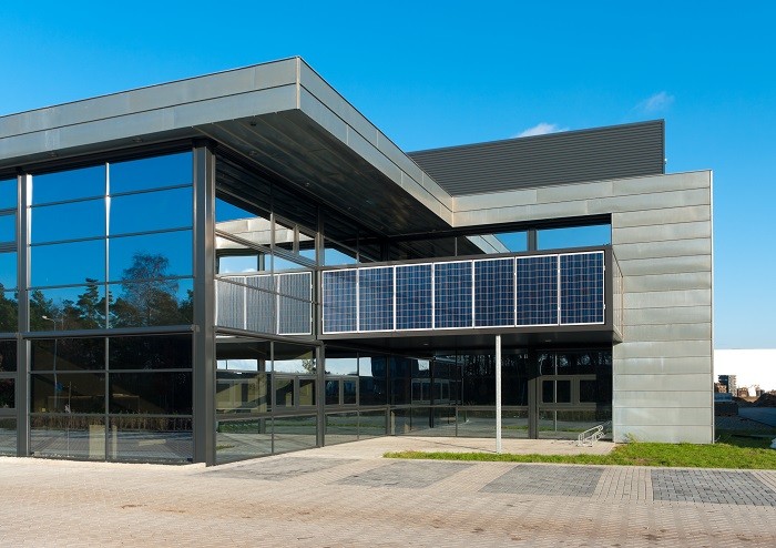 Las placas solares son una buena alternativa para una arquitectura sostenible