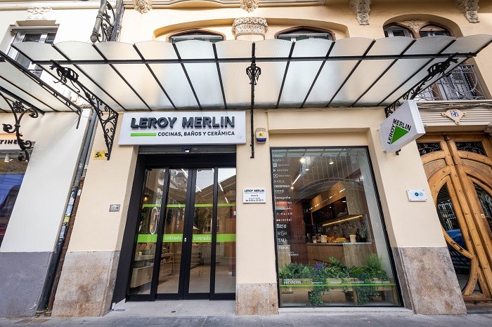 fachada de tienda de Leroy Merlin en Valencia tipo showroom