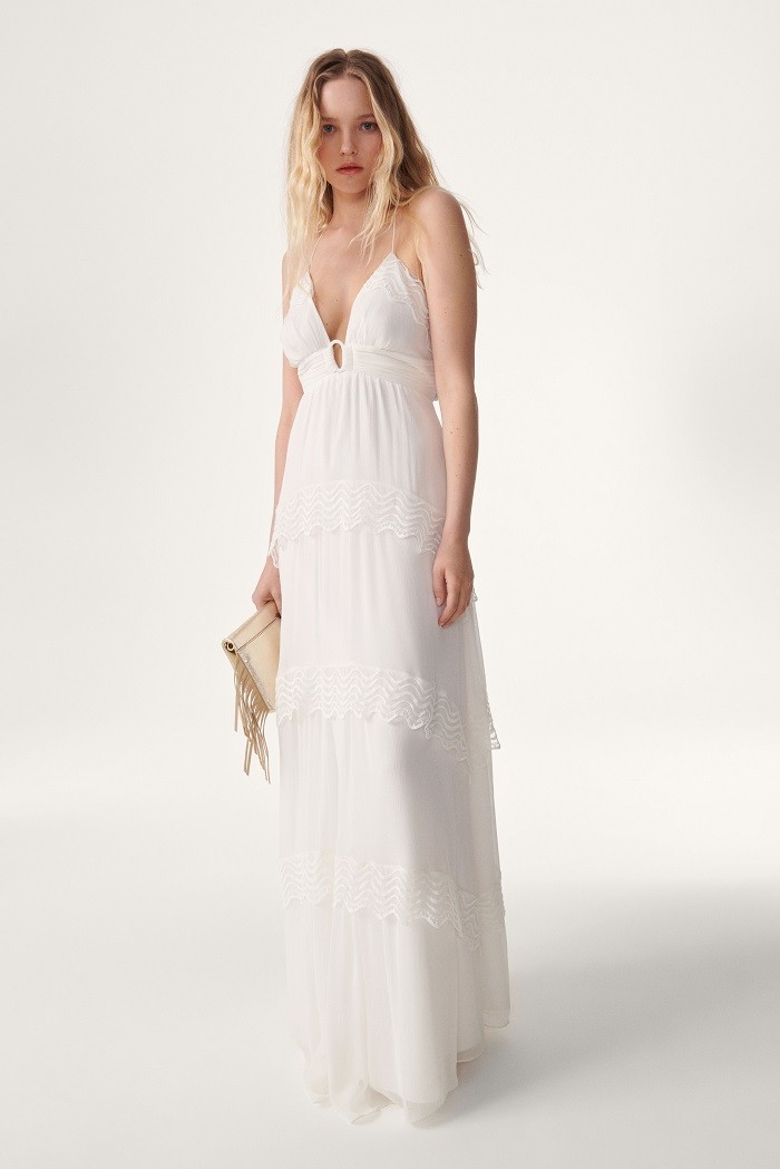 modelo con vestido de novia blanco say yes