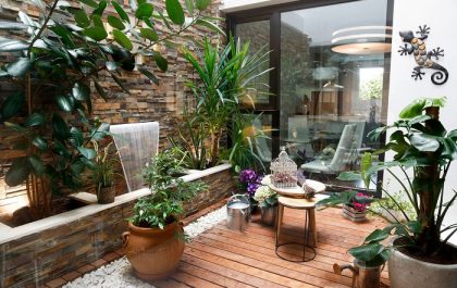 terraza pequeña con decoración con plantas