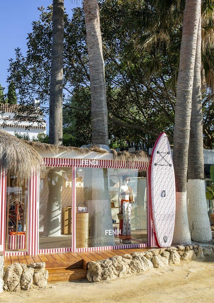 Escaparate de la tienda pop up Fendi del Puente Romano Beach Resort de Marbella