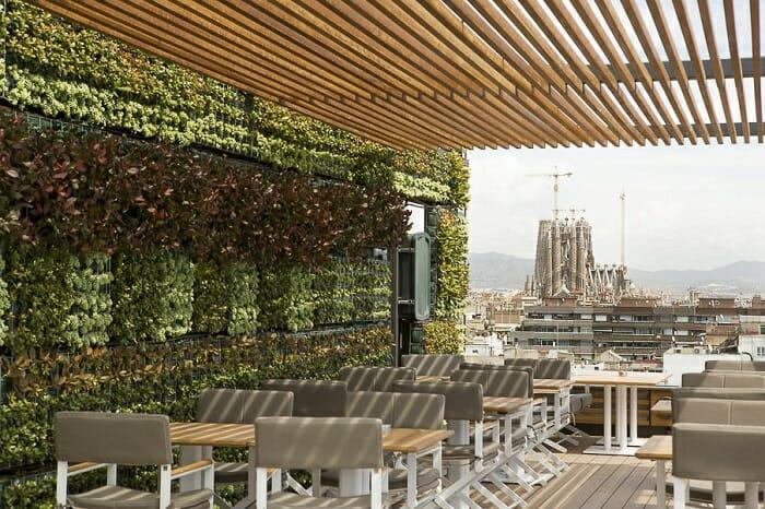 Terraza en lo alto de un edificio de Barcelona en La Dolce Vita