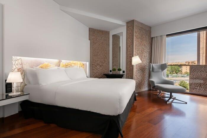Habitación de diseño del Hotel Hilton Madrid Airport en Madrid