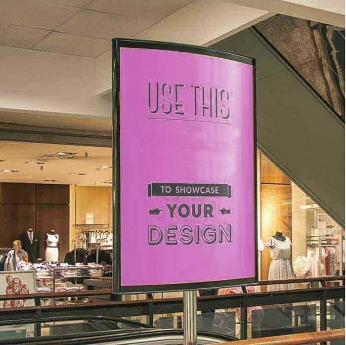 Poster de papel con anuncio en centro comercial