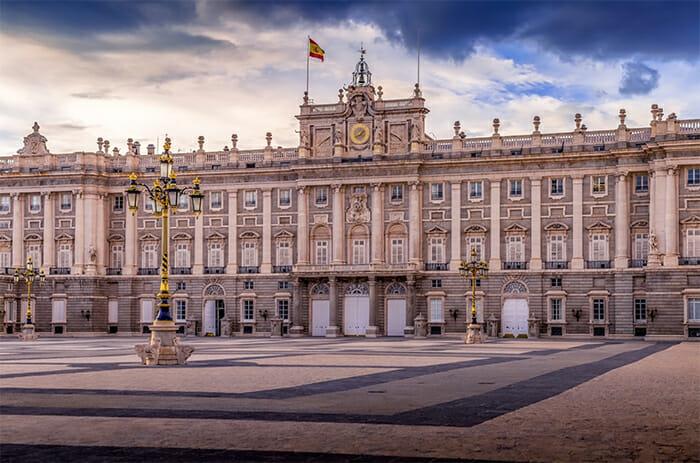 El esplendor Real de Madrid: Una guía de viajes de lujo