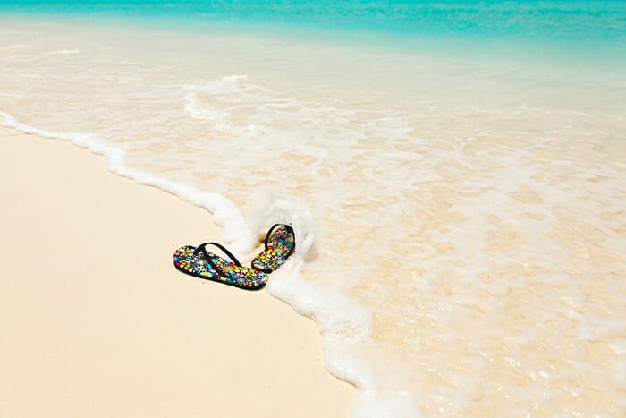 ¿Cómo elegir el calzado ideal para ir la playa?