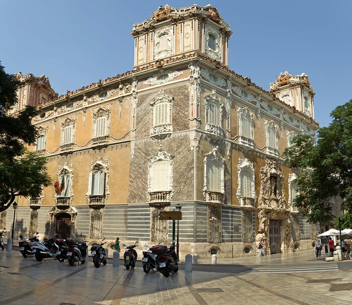 El Museo Nacional de Cerámica de Valencia: Un tesoro cultural en el corazón de la ciudad