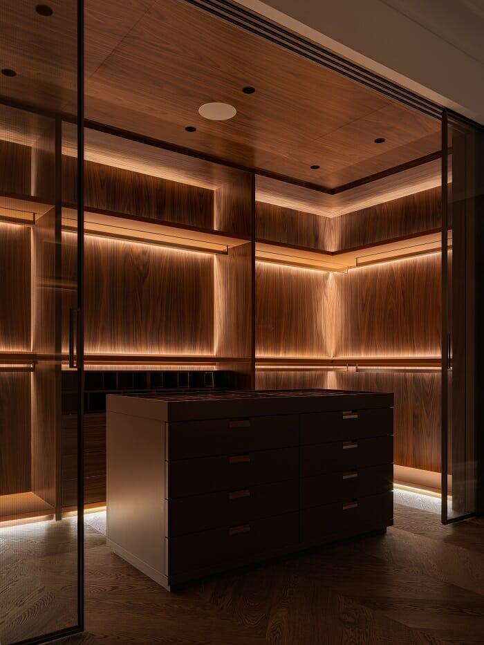 Zona de armario iluminado con LED