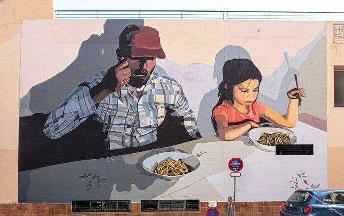 Mural de Bloop Festival hombre y niño comiendo en la mesa