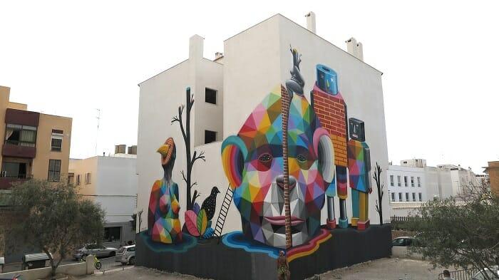 Mural en fachada en Ibiza de Bloop Festival
