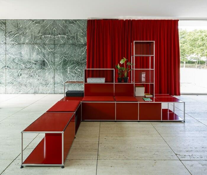 Muebles rojos para un espacio de trabajo en el futuro