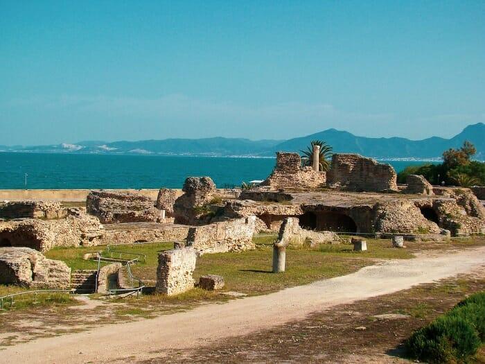 Lugar arqueológico en Túnez al lado del mar