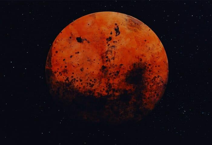 Cuadro de luna roja en la oscuridad