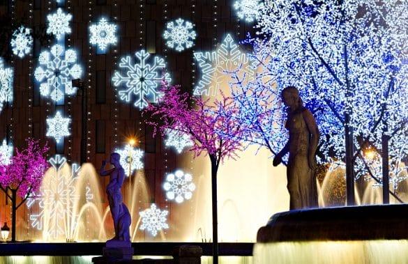 Iluminación navideña en la Plaza de Cataluña de Barcelona