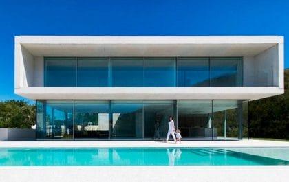 Villa moderna con una arquitectura moderna y futura