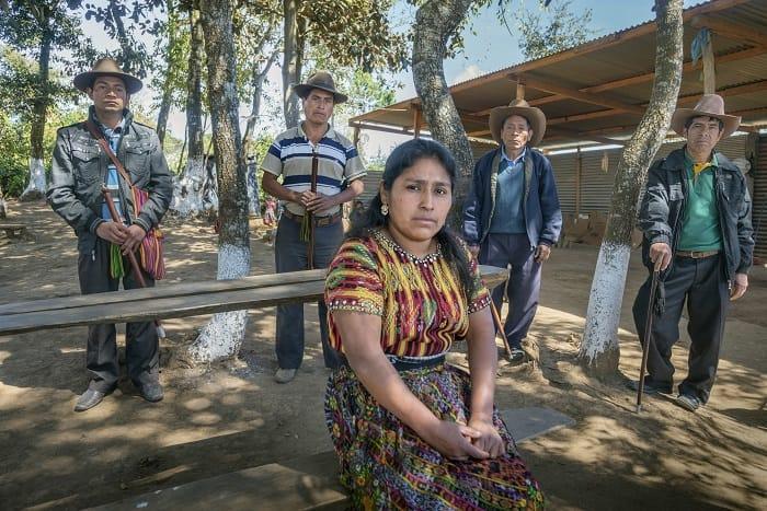 Mujer de Guatemala y otros hombres
