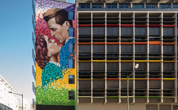 pareja pop de los 80 hecho por Mr. Dheo en Lisboa Marques de Pombal en fachada gigante de Livensa Living